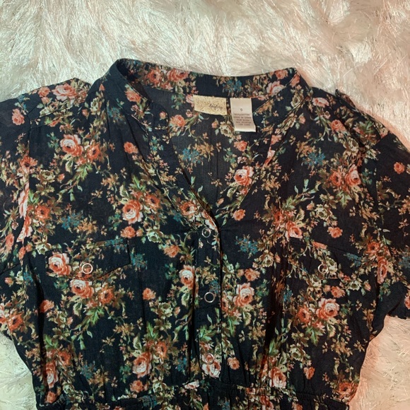 Floral Daytrip Top from The Buckle - Picture 3 of 5
